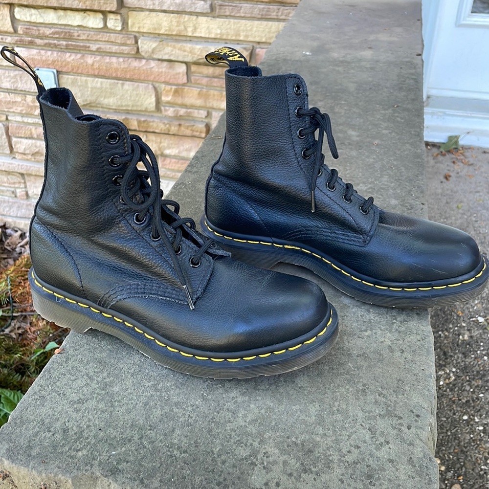 Black Dr. Martens, Woman’s size US 7